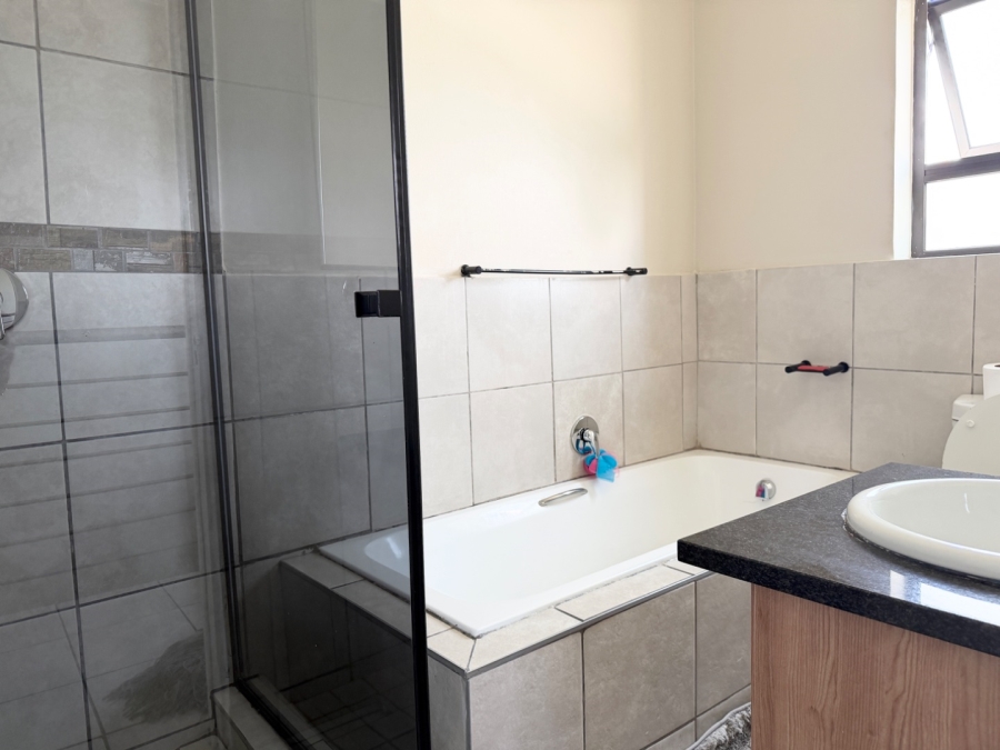 3 Bedroom Property for Sale in Vorna Valley Gauteng