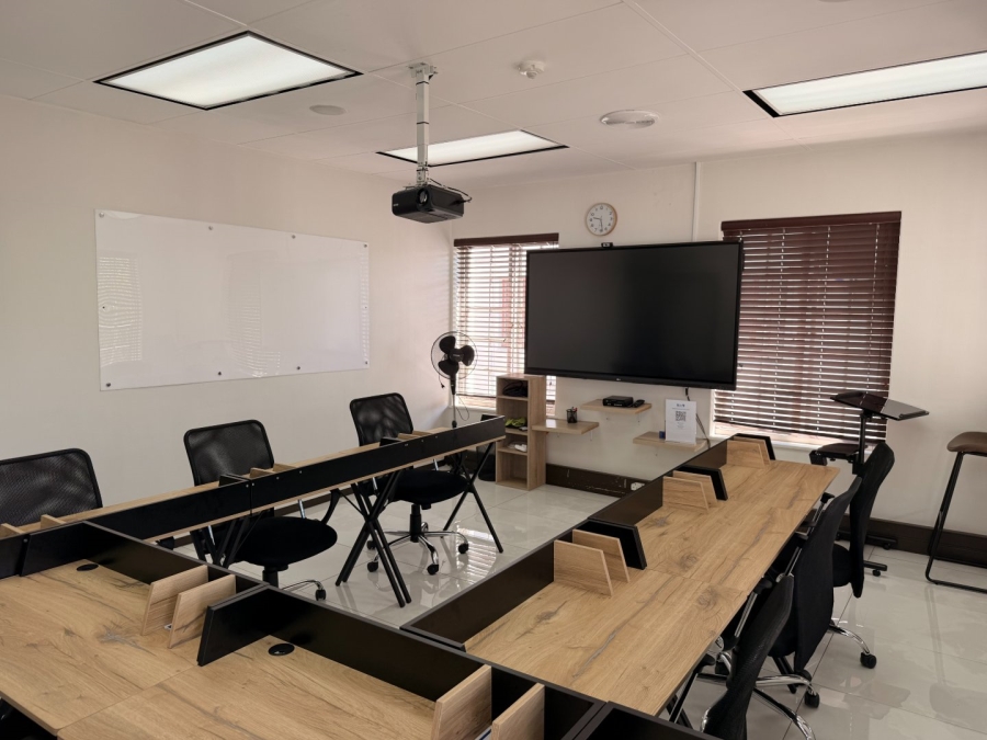 To Let Commercial Property for Rent in Randjespark Gauteng