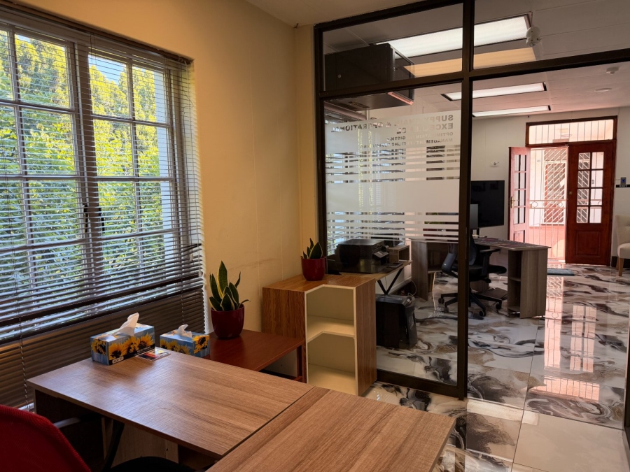 To Let Commercial Property for Rent in Randjespark Gauteng