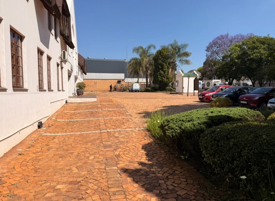 To Let Commercial Property for Rent in Randjespark Gauteng