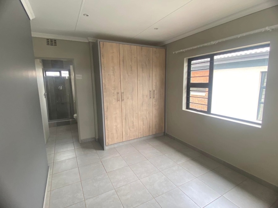4 Bedroom Property for Sale in Lotus Gardens Gauteng