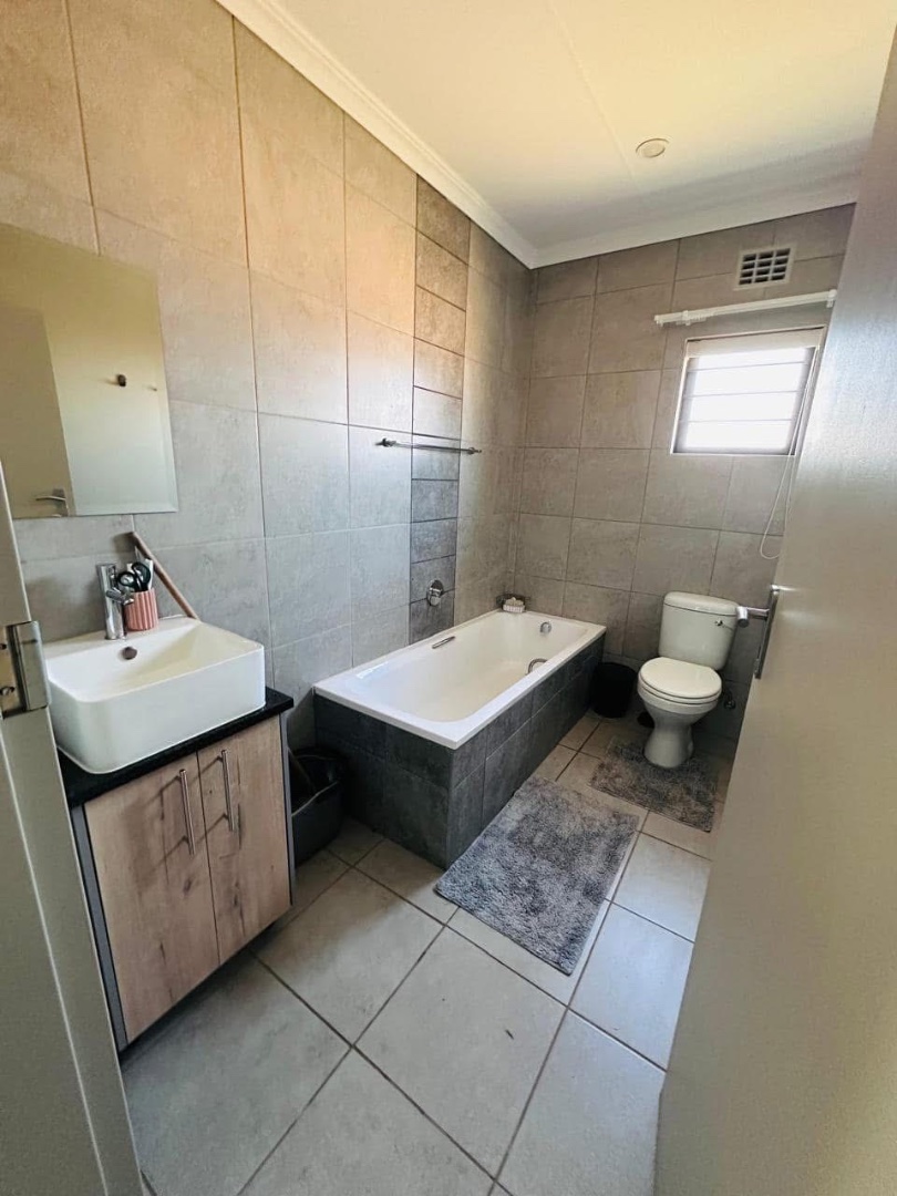 4 Bedroom Property for Sale in Lotus Gardens Gauteng