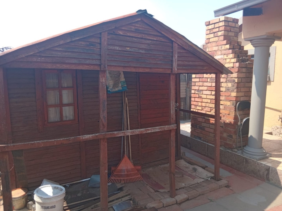 3 Bedroom Property for Sale in East Lynne Gauteng