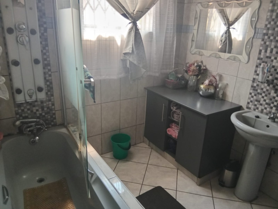 3 Bedroom Property for Sale in East Lynne Gauteng