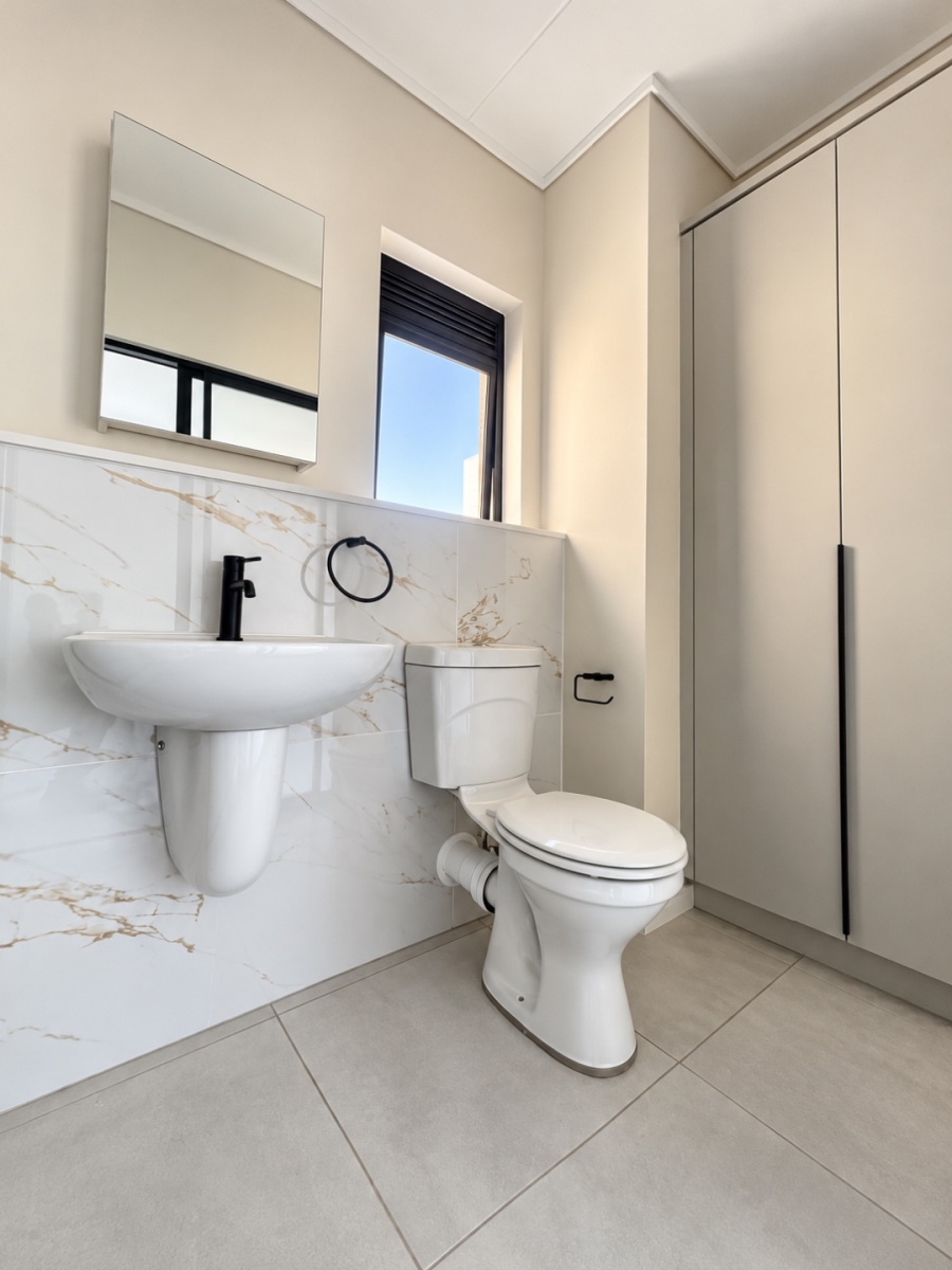 To Let 2 Bedroom Property for Rent in Crowthorne AH Gauteng