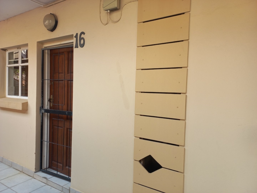 To Let 1 Bedroom Property for Rent in Kosmosdal Gauteng