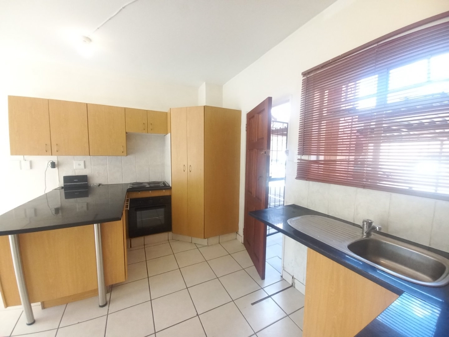 To Let 1 Bedroom Property for Rent in Kosmosdal Gauteng