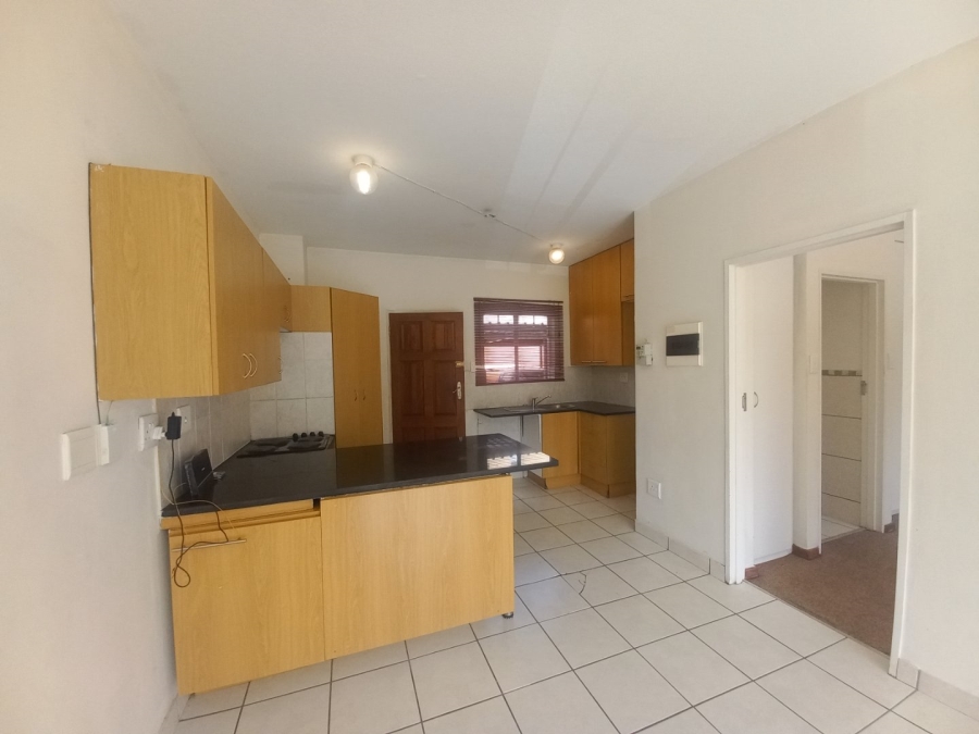 To Let 1 Bedroom Property for Rent in Kosmosdal Gauteng