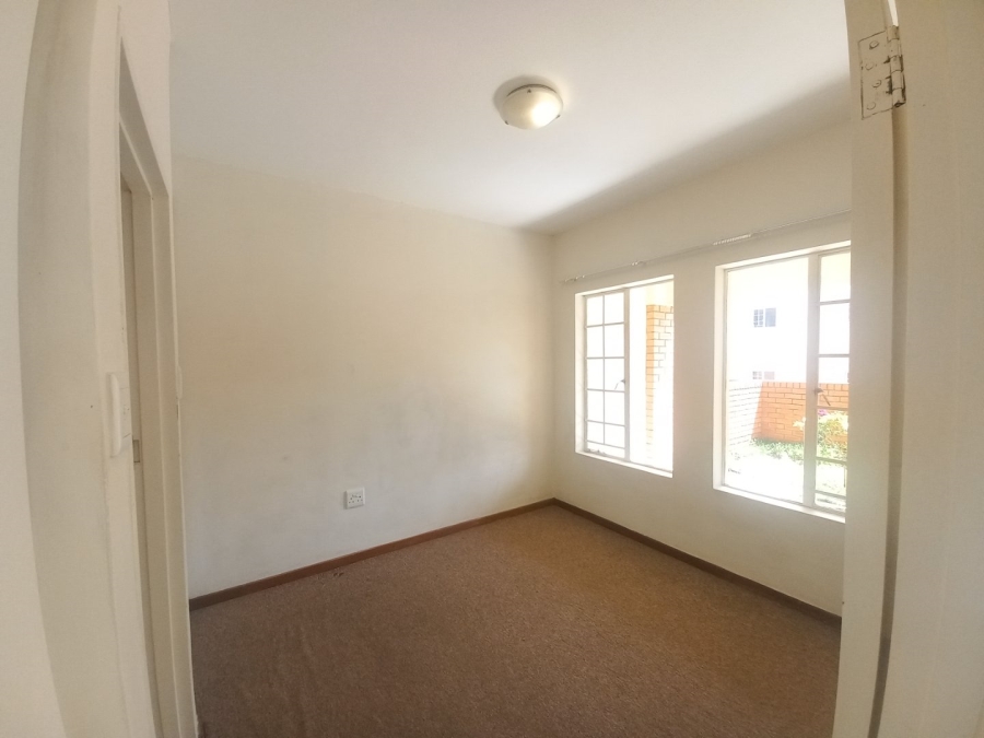 To Let 1 Bedroom Property for Rent in Kosmosdal Gauteng