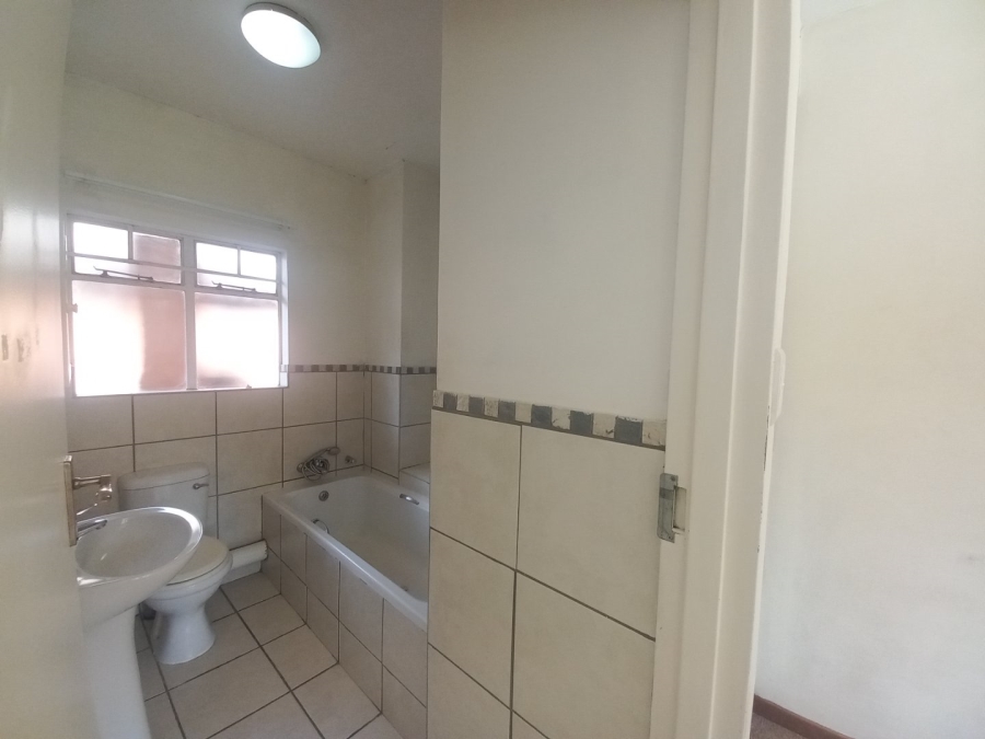 To Let 1 Bedroom Property for Rent in Kosmosdal Gauteng