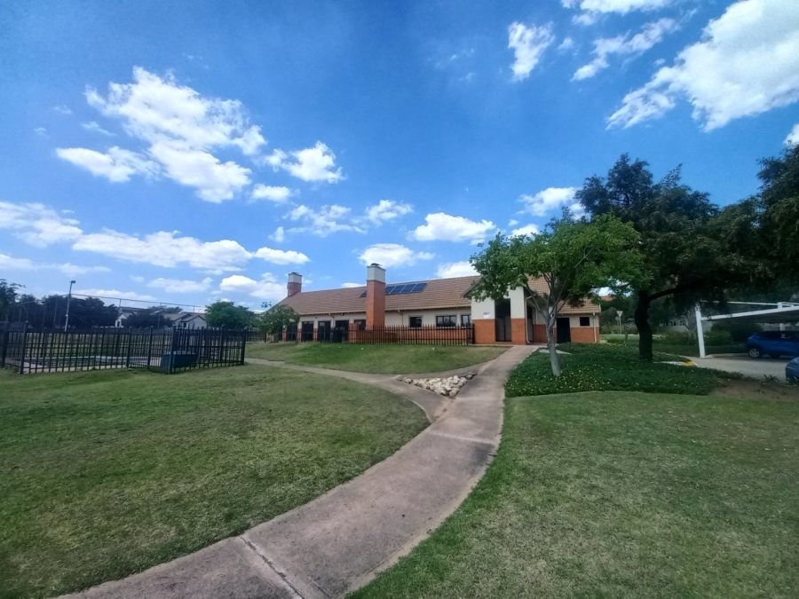 To Let 1 Bedroom Property for Rent in Kosmosdal Gauteng