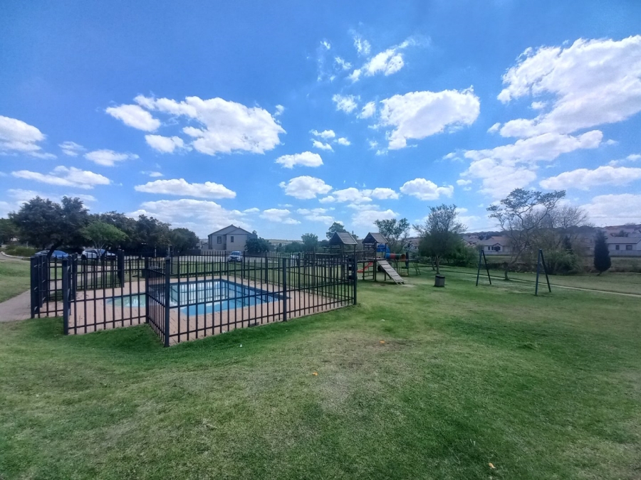 To Let 1 Bedroom Property for Rent in Kosmosdal Gauteng