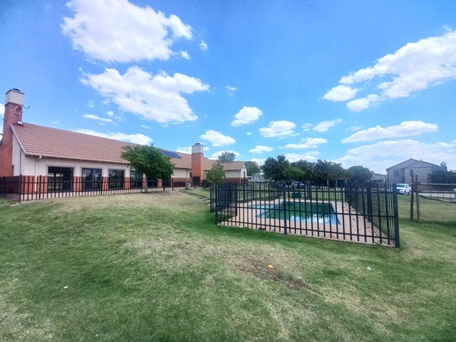 To Let 1 Bedroom Property for Rent in Kosmosdal Gauteng