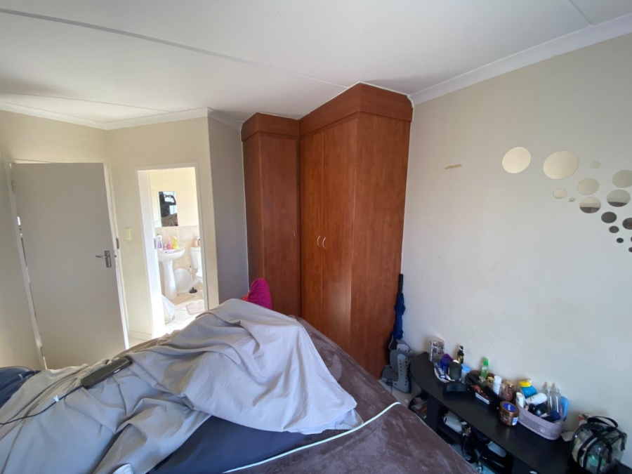 2 Bedroom Property for Sale in Heuweloord Gauteng