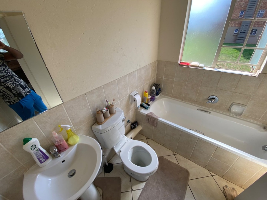 2 Bedroom Property for Sale in Heuweloord Gauteng