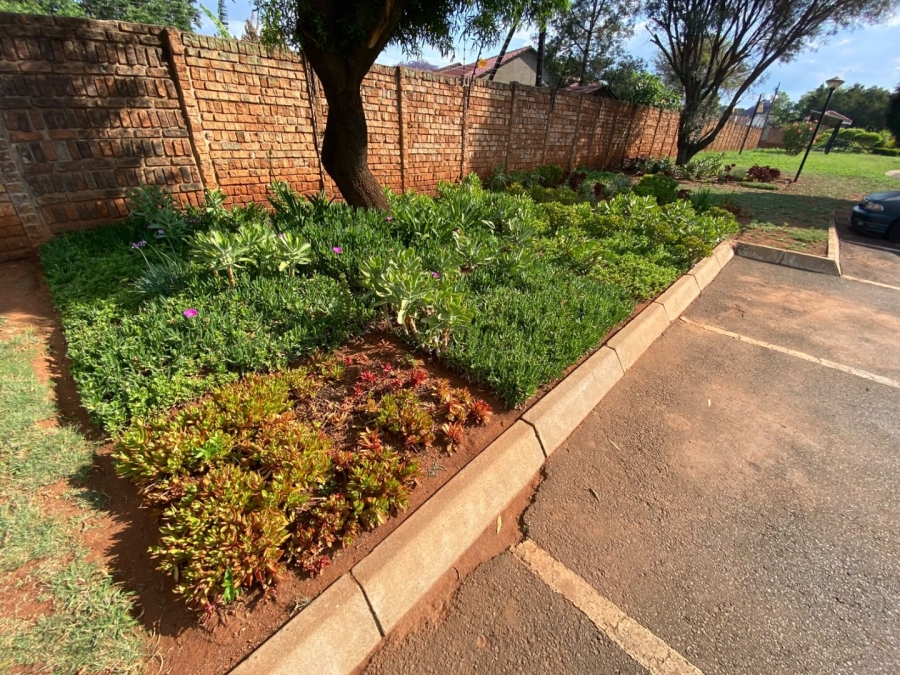 2 Bedroom Property for Sale in Heuweloord Gauteng