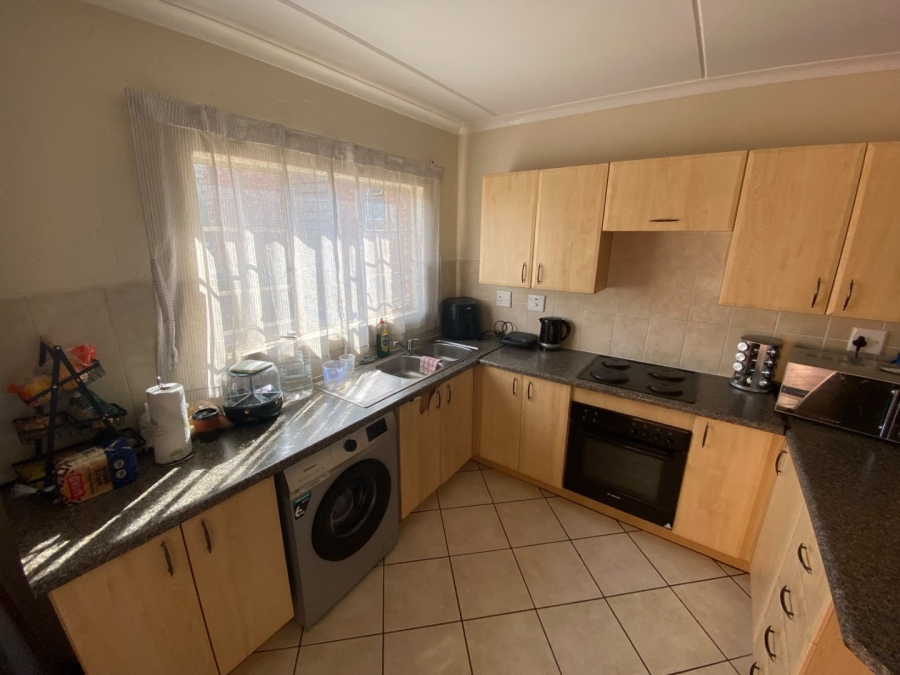 2 Bedroom Property for Sale in Heuweloord Gauteng
