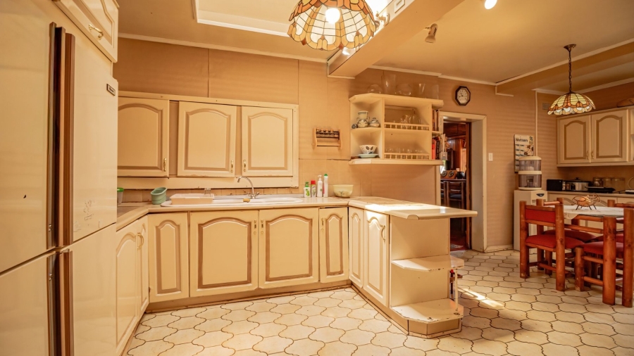 4 Bedroom Property for Sale in Mondeor Gauteng