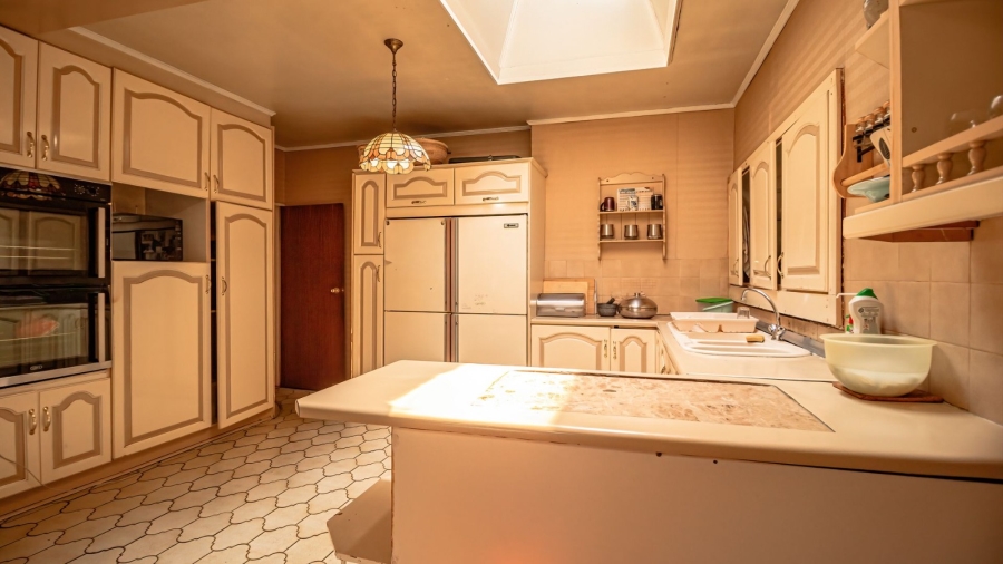 4 Bedroom Property for Sale in Mondeor Gauteng