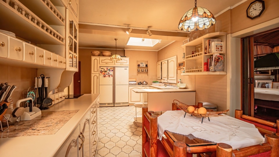 4 Bedroom Property for Sale in Mondeor Gauteng