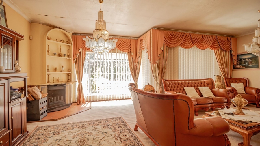 4 Bedroom Property for Sale in Mondeor Gauteng