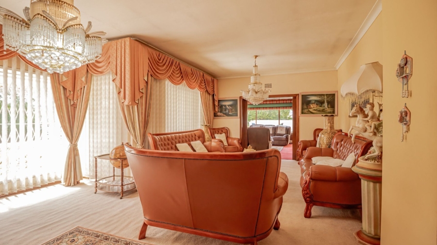 4 Bedroom Property for Sale in Mondeor Gauteng