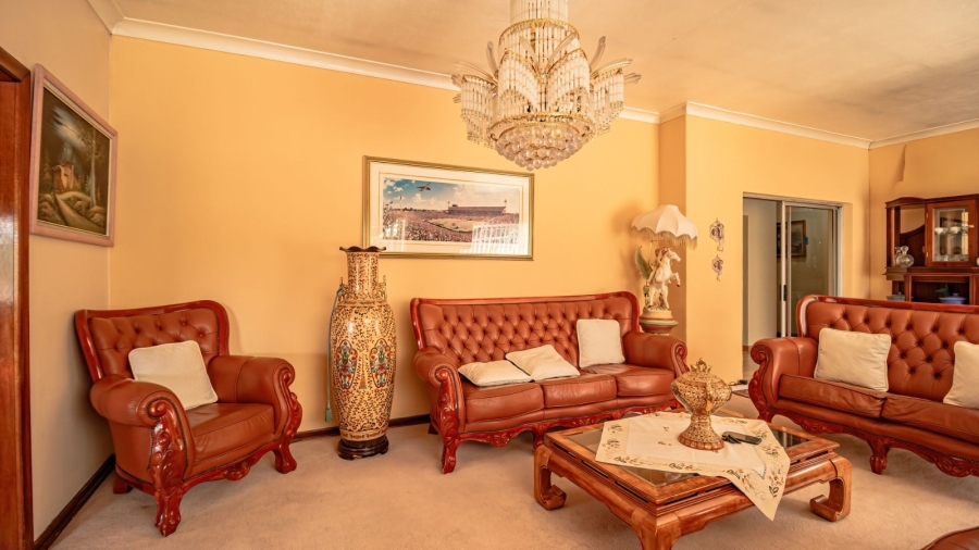 4 Bedroom Property for Sale in Mondeor Gauteng