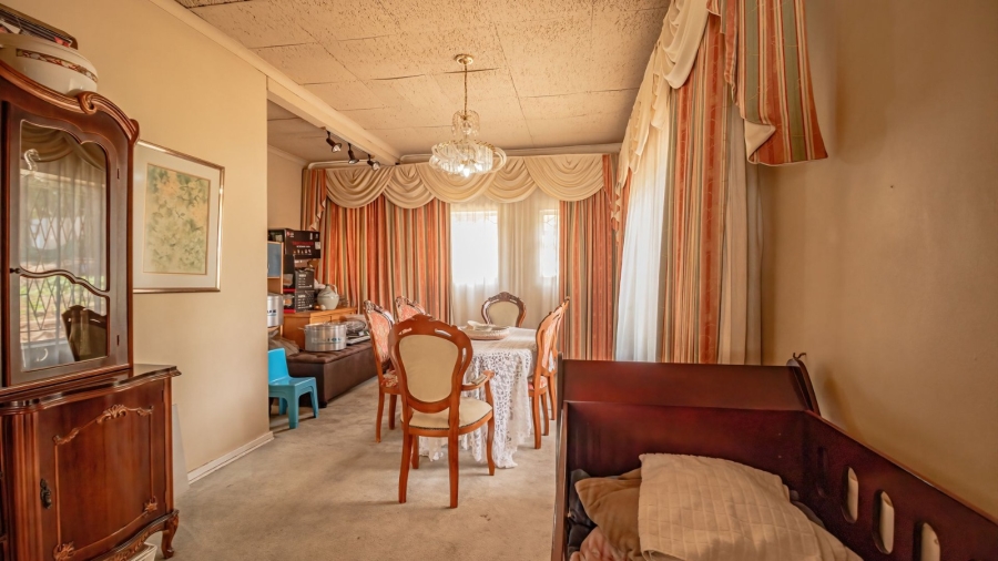 4 Bedroom Property for Sale in Mondeor Gauteng
