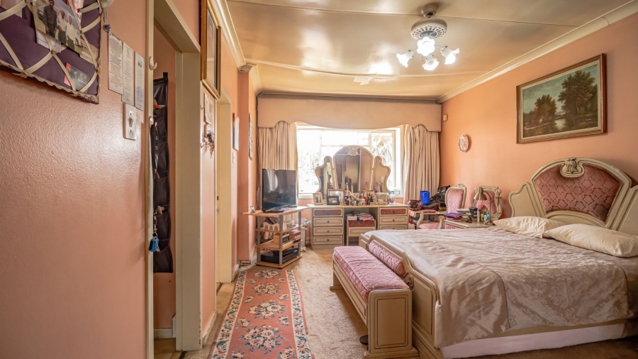 4 Bedroom Property for Sale in Mondeor Gauteng