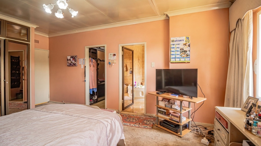 4 Bedroom Property for Sale in Mondeor Gauteng