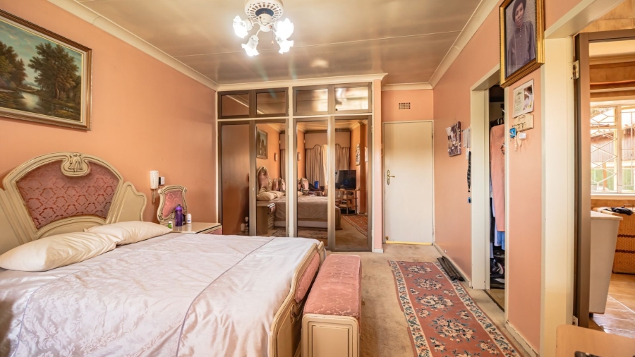 4 Bedroom Property for Sale in Mondeor Gauteng
