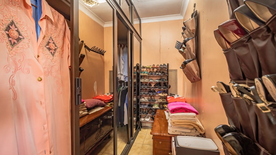 4 Bedroom Property for Sale in Mondeor Gauteng