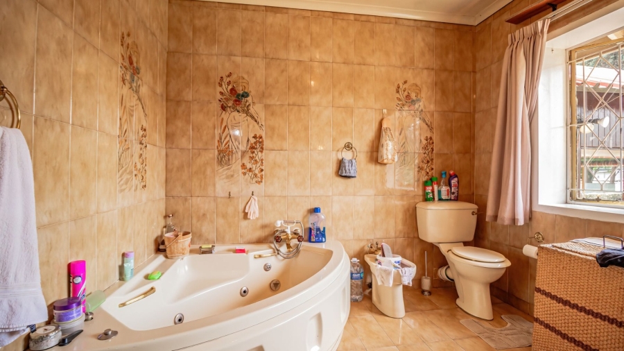 4 Bedroom Property for Sale in Mondeor Gauteng