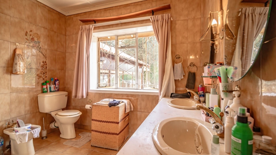 4 Bedroom Property for Sale in Mondeor Gauteng