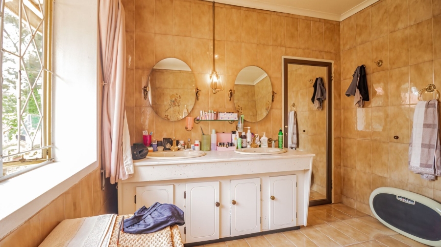 4 Bedroom Property for Sale in Mondeor Gauteng