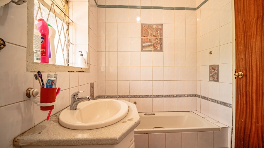 4 Bedroom Property for Sale in Mondeor Gauteng