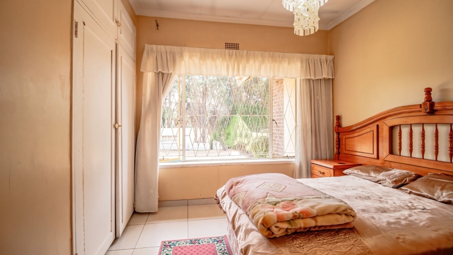 4 Bedroom Property for Sale in Mondeor Gauteng
