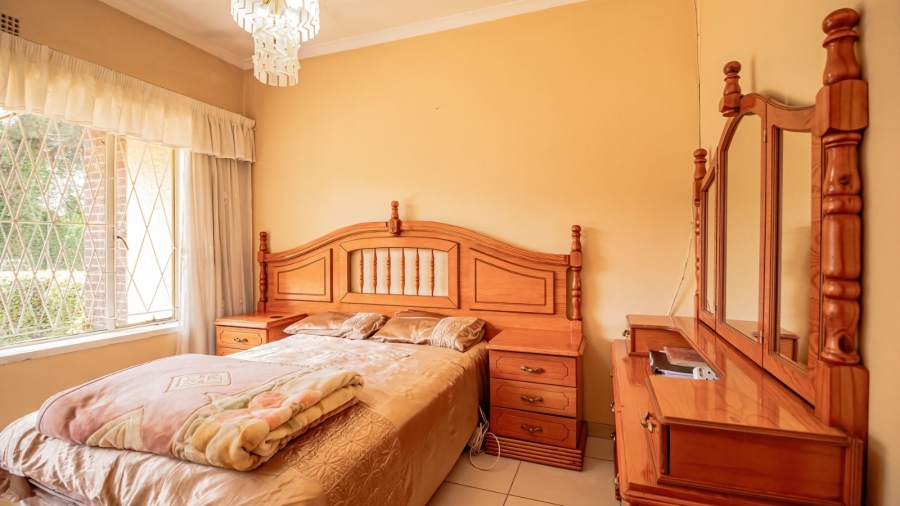 4 Bedroom Property for Sale in Mondeor Gauteng