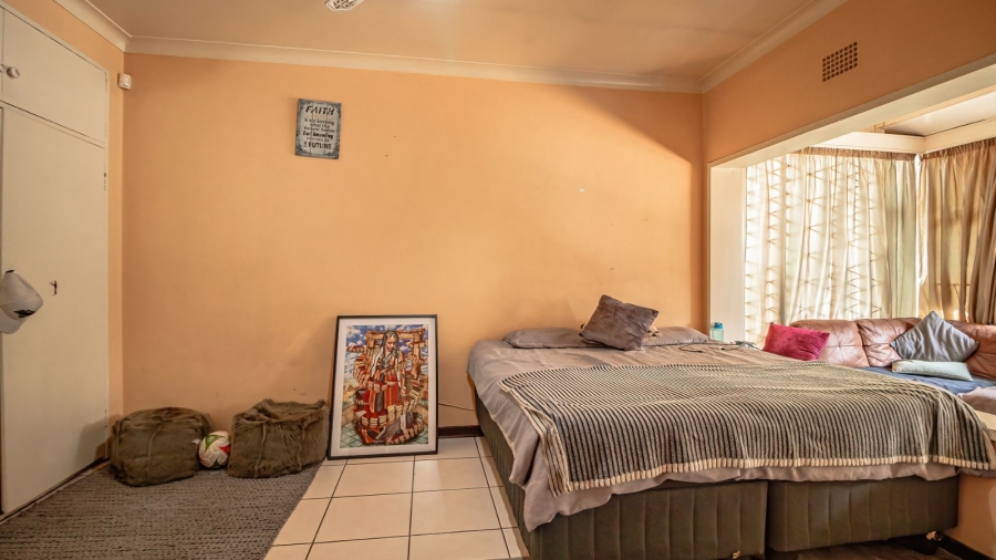 4 Bedroom Property for Sale in Mondeor Gauteng