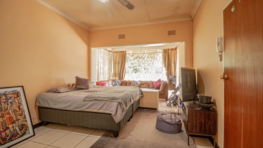 4 Bedroom Property for Sale in Mondeor Gauteng