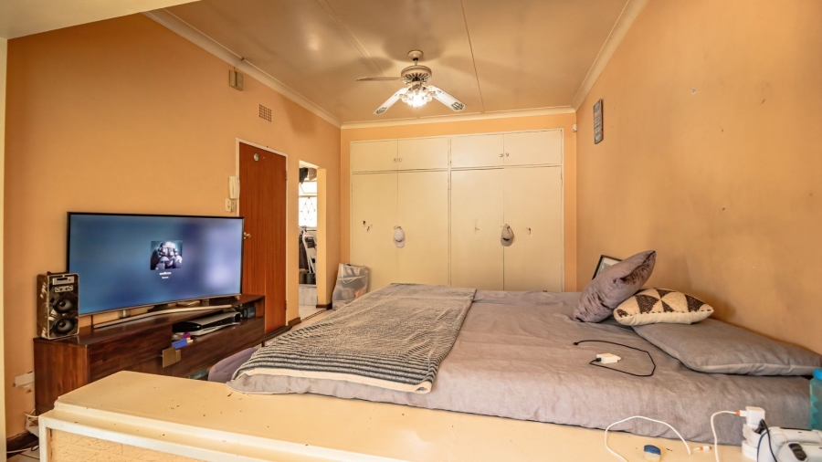 4 Bedroom Property for Sale in Mondeor Gauteng