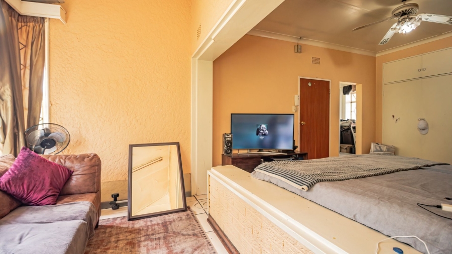 4 Bedroom Property for Sale in Mondeor Gauteng