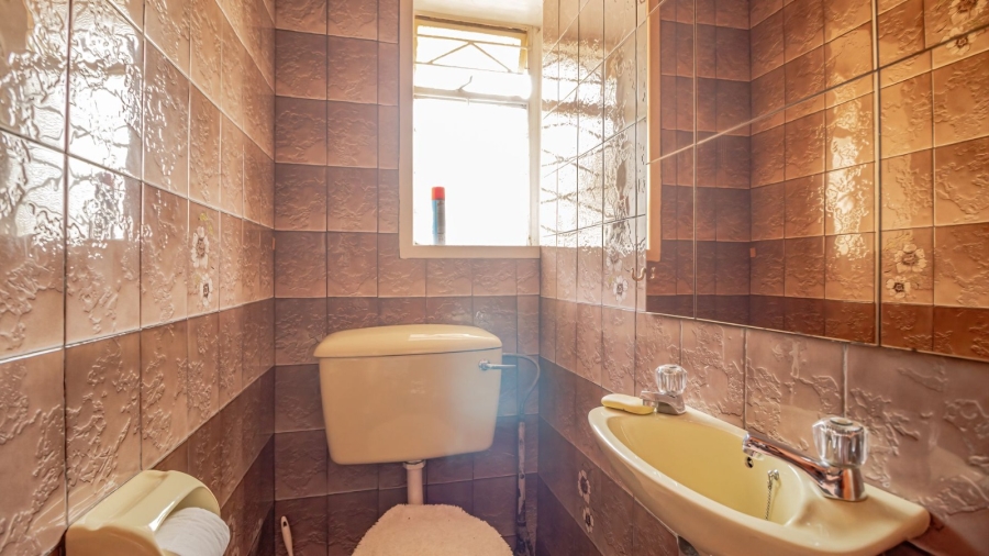 4 Bedroom Property for Sale in Mondeor Gauteng