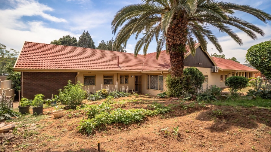 4 Bedroom Property for Sale in Mondeor Gauteng