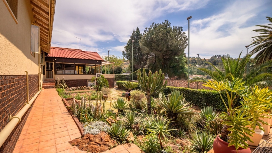 4 Bedroom Property for Sale in Mondeor Gauteng
