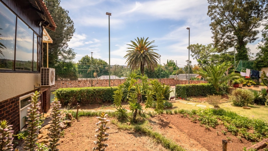 4 Bedroom Property for Sale in Mondeor Gauteng