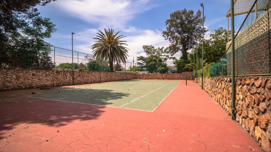 4 Bedroom Property for Sale in Mondeor Gauteng