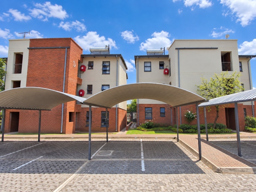 2 Bedroom Property for Sale in Sebenza Gauteng