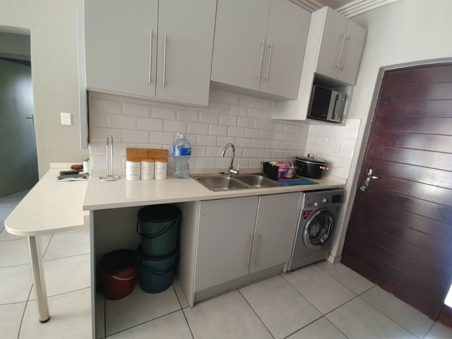 To Let 2 Bedroom Property for Rent in Klipfontein Gauteng