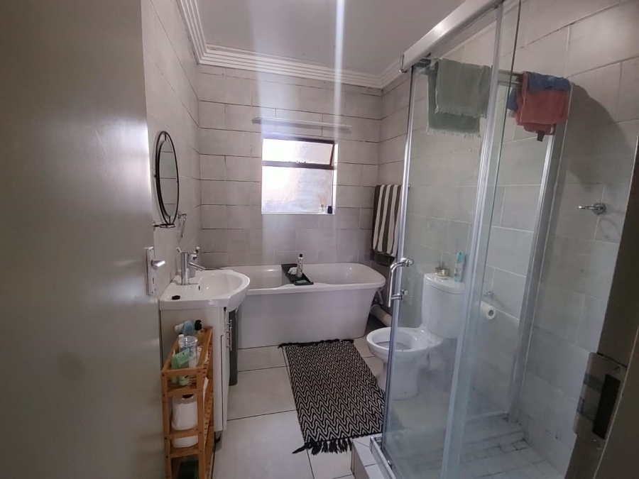 To Let 2 Bedroom Property for Rent in Klipfontein Gauteng